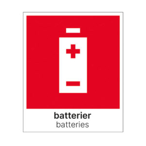 Etikett for sortering av batteri på norsk og engelsk. 15x18 cm rød og hvit. Produktbilde.