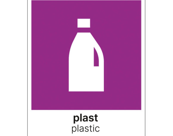 Etikett for sortering av plast på norsk og engelsk. 15x18 cm lilla og hvit. Produktbilde.